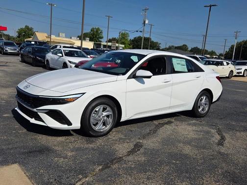 White 2026 Hyundai ELANTRA SE