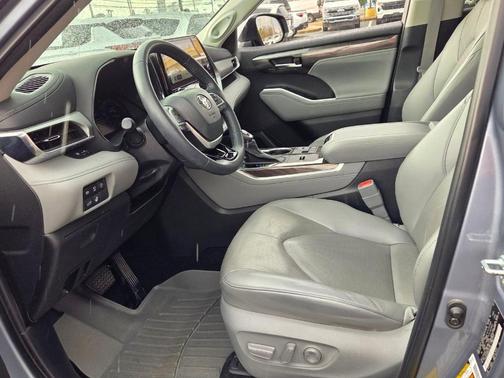 2024 Toyota Highlander Platinum