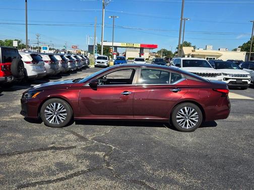 Garnet Pearl 2023 Nissan Altima 2.5 SV
