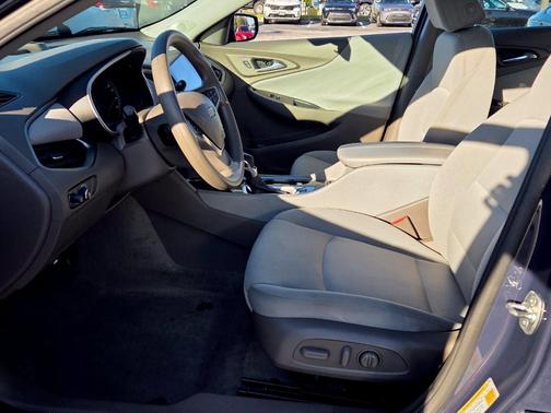 Night 2025 Chevrolet Malibu LT