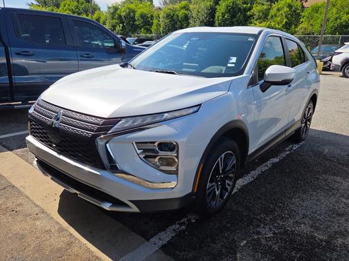 White 2024 Mitsubishi Eclipse Cross SE