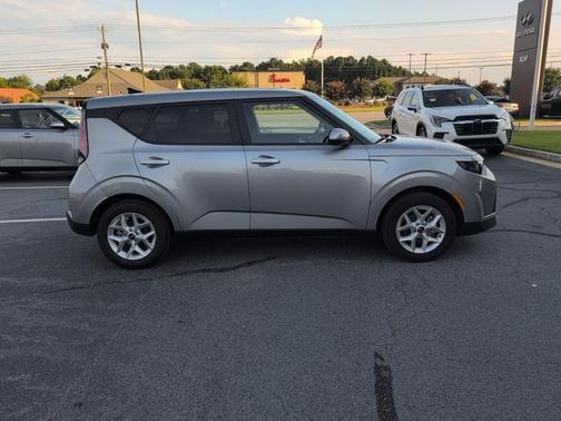 Gray 2025 Kia Soul LX