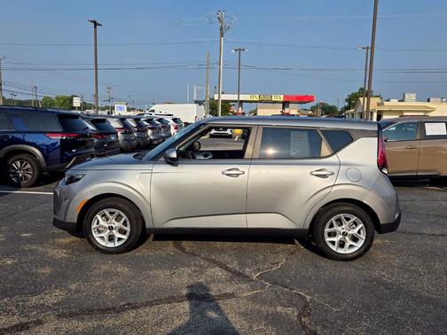 Gray 2025 Kia Soul LX