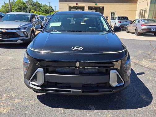 Abyss Black Pearl 2026 Hyundai KONA SE