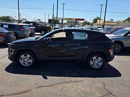 Abyss Black Pearl 2026 Hyundai KONA SE