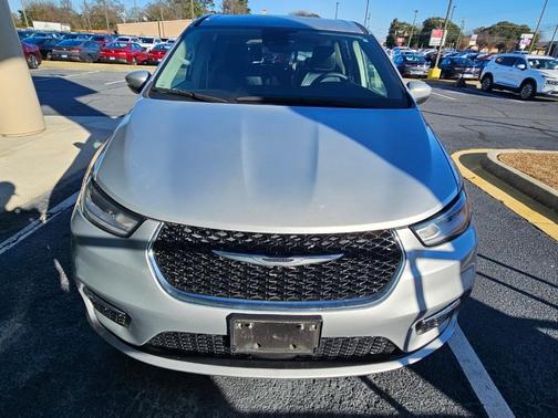 2023 Chrysler Pacifica Touring-L