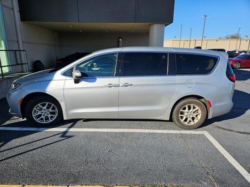 2023 Chrysler Pacifica Touring-L