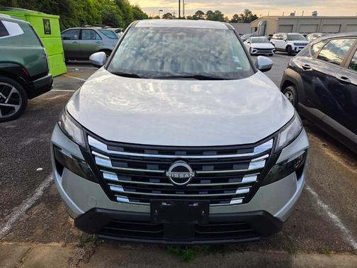 Brilliant Silver Metallic 2024 Nissan Rogue SV
