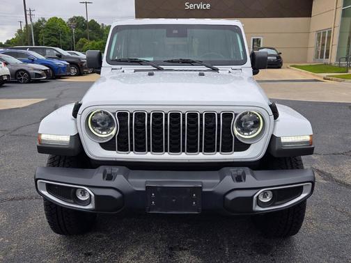 Bright White Clearcoat 2025 Jeep Wrangler Sahara