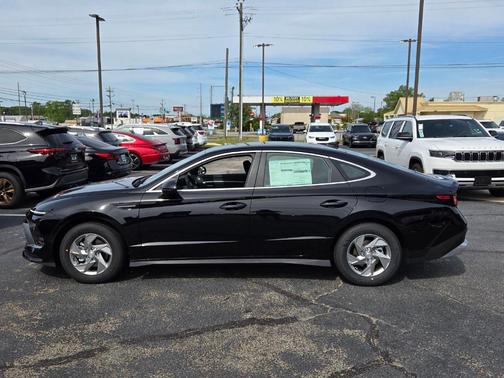 Black 2026 Hyundai SONATA SE