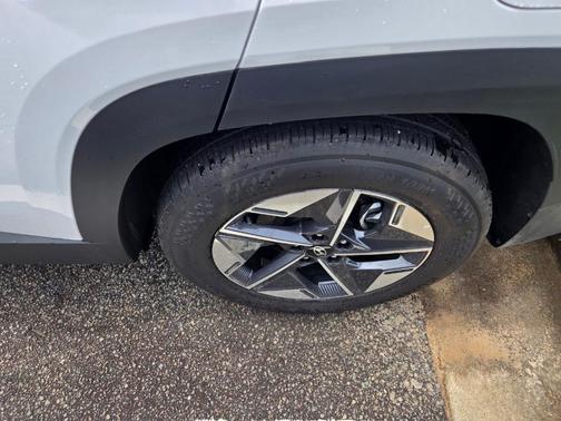 White Pearl 2025 Hyundai TUCSON SEL
