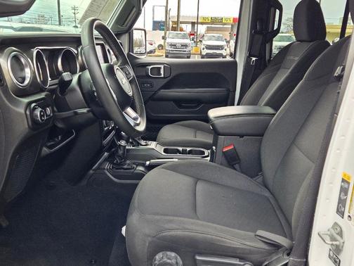 2023 Jeep Gladiator Overland