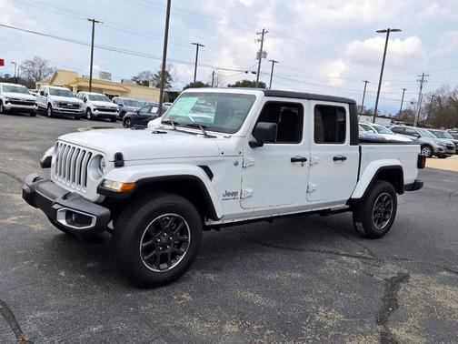 2023 Jeep Gladiator Overland