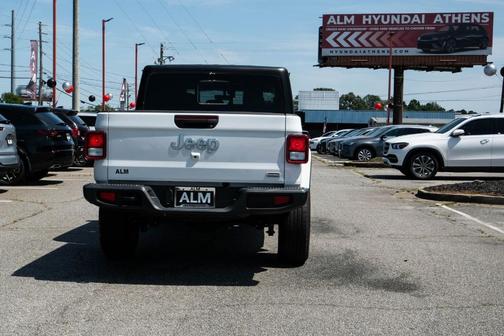 2023 Jeep Gladiator Overland