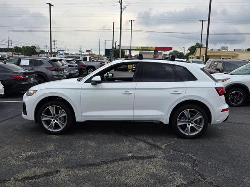 Arkona White 2025 Audi Q5 45 S line quattro Premium