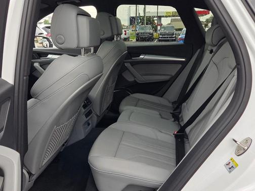 Arkona White 2025 Audi Q5 45 S line quattro Premium