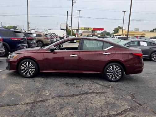 Garnet Pearl 2025 Nissan Altima SV