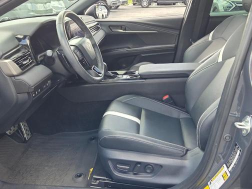 UNDERGROUND 2025 Toyota Camry SE