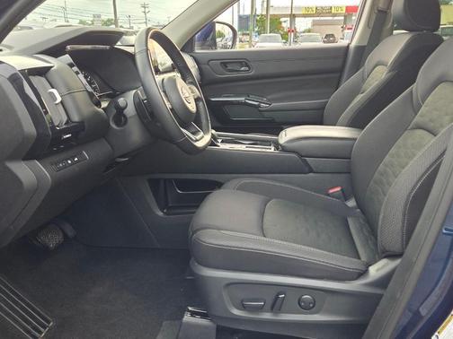 Deep Ocean Blue 2025 Nissan Pathfinder SV