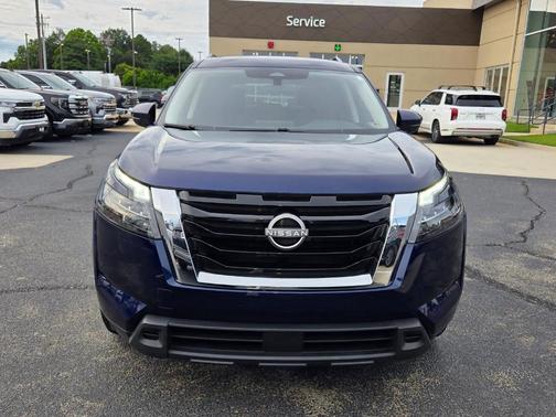 Deep Ocean Blue 2025 Nissan Pathfinder SV
