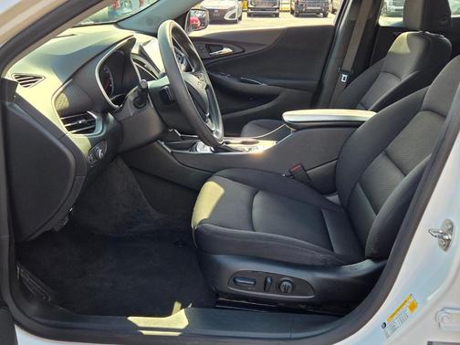 Summit White 2024 Chevrolet Malibu LT