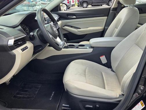 Black 2025 Nissan Altima SV