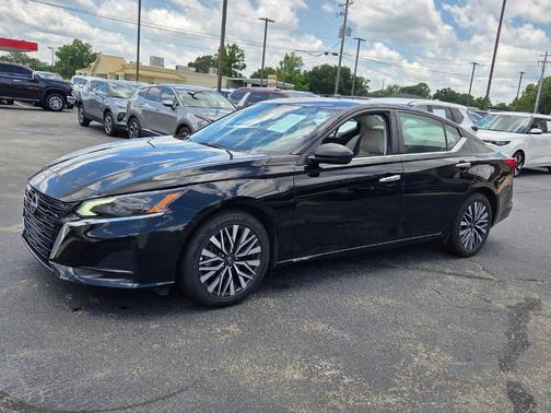 Black 2025 Nissan Altima SV