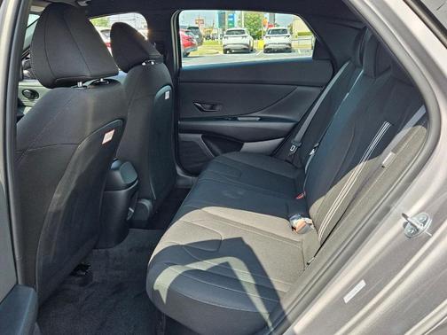 Metal 2025 Hyundai ELANTRA HEV SEL