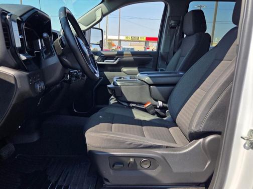 Summit White 2025 Chevrolet Silverado 2500 LT