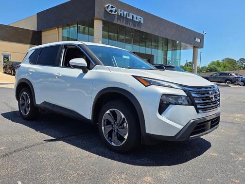 Everest White P 2025 Nissan Rogue SV