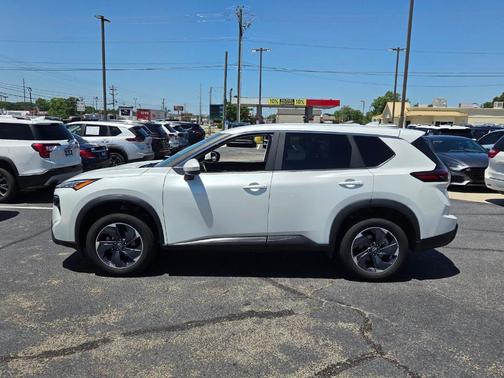 Everest White P 2025 Nissan Rogue SV