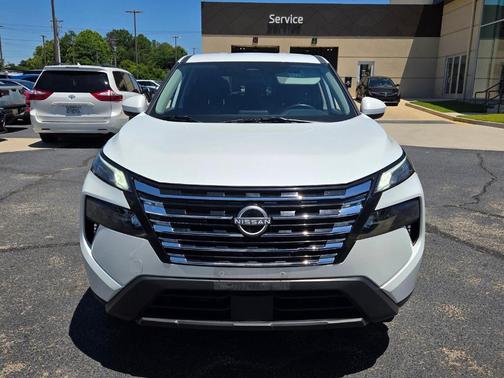 Everest White P 2025 Nissan Rogue SV