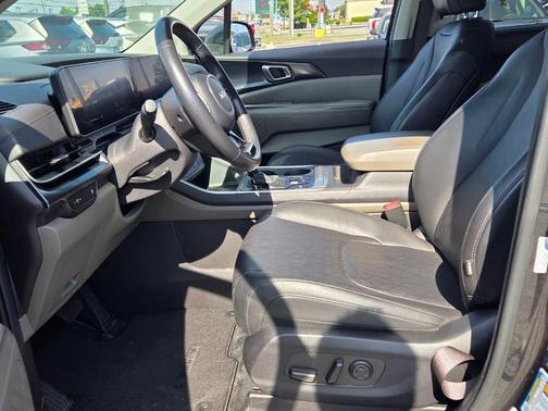 Metal 2025 Kia Carnival LXS