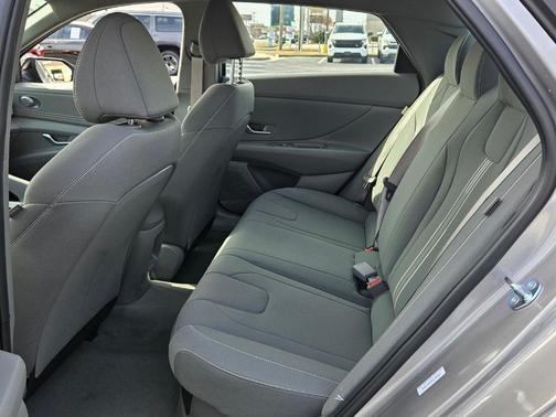 Metal 2026 Hyundai ELANTRA HEV SEL