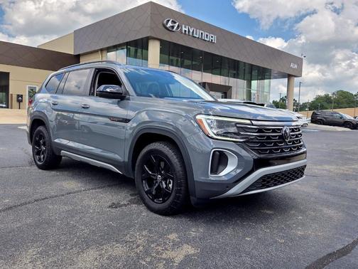 Pure Gray 2025 Volkswagen Atlas 2.0T Peak Edition