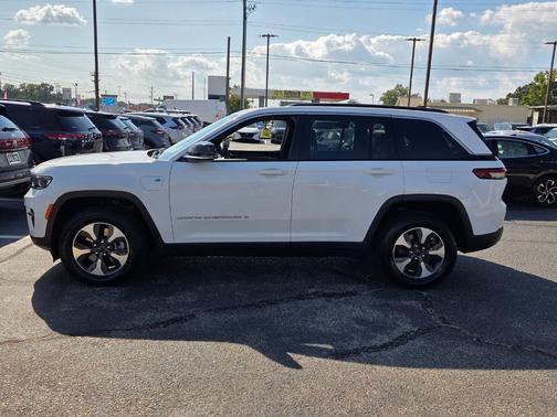 Bright White Clearcoat 2024 Jeep Grand Cherokee 4xe Base