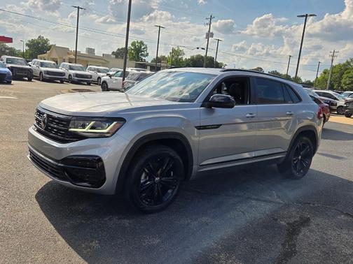 Pyrite Silver Metallic 2023 Volkswagen Atlas Cross Sport 3.6 V6 SEL R-Line Black