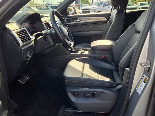 Pyrite Silver Metallic 2023 Volkswagen Atlas Cross Sport 3.6 V6 SEL R-Line Black
