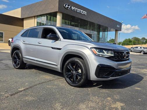 Pyrite Silver Metallic 2023 Volkswagen Atlas Cross Sport 3.6 V6 SEL R-Line Black