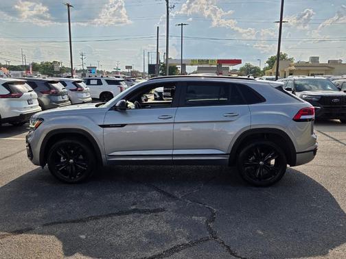 Pyrite Silver Metallic 2023 Volkswagen Atlas Cross Sport 3.6 V6 SEL R-Line Black