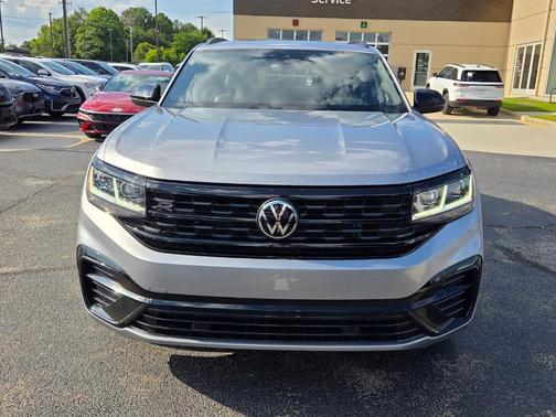 Pyrite Silver Metallic 2023 Volkswagen Atlas Cross Sport 3.6 V6 SEL R-Line Black