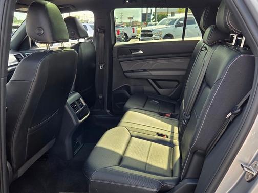 Pyrite Silver Metallic 2023 Volkswagen Atlas Cross Sport 3.6 V6 SEL R-Line Black