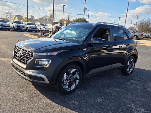 2024 Hyundai VENUE SEL