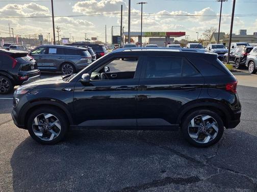 2024 Hyundai VENUE SEL