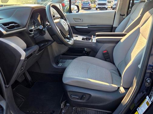 2024 Toyota Sienna LE