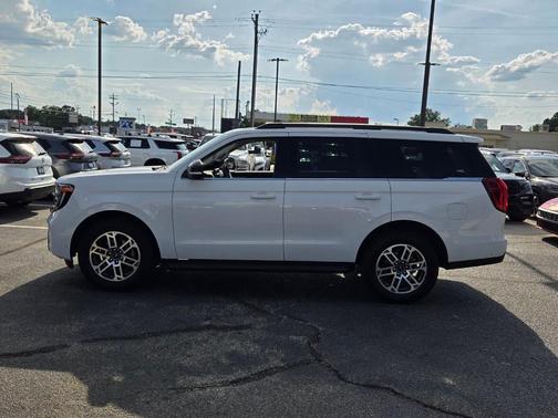 Oxford White 2025 Ford Expedition Active