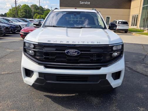 Oxford White 2025 Ford Expedition Active