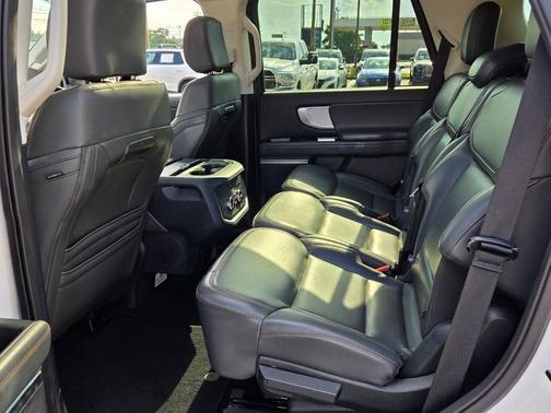 Oxford White 2025 Ford Expedition Active