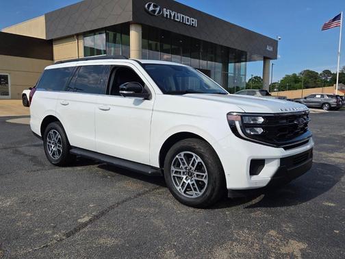 Oxford White 2025 Ford Expedition Active
