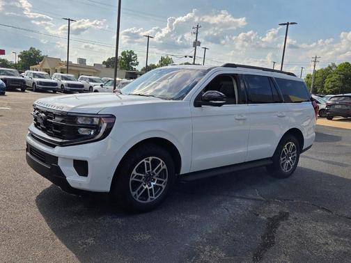 Oxford White 2025 Ford Expedition Active